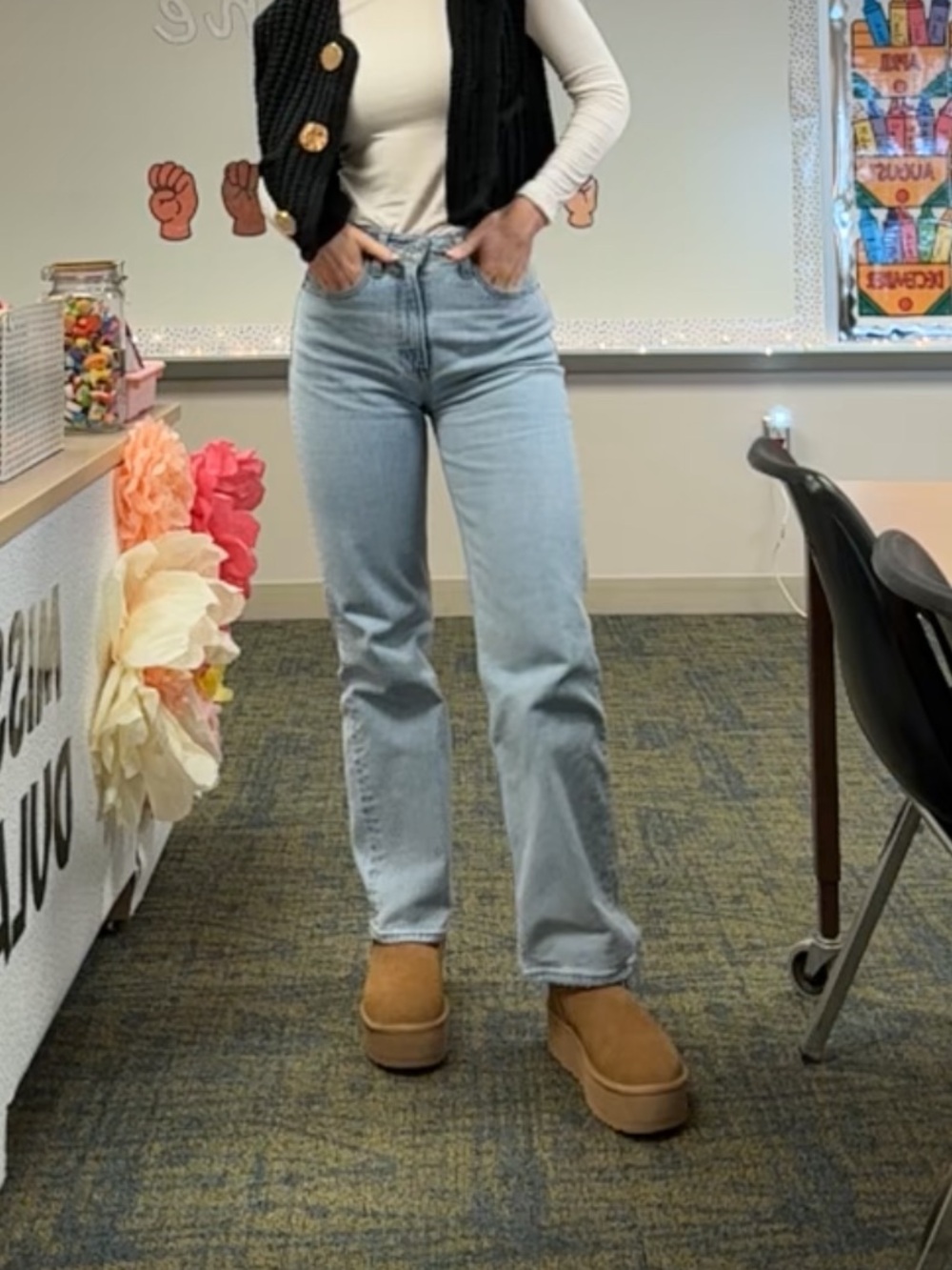 Abercrombie The 90’s Relaxed Jeans High Rise in light rinse- Curve Love